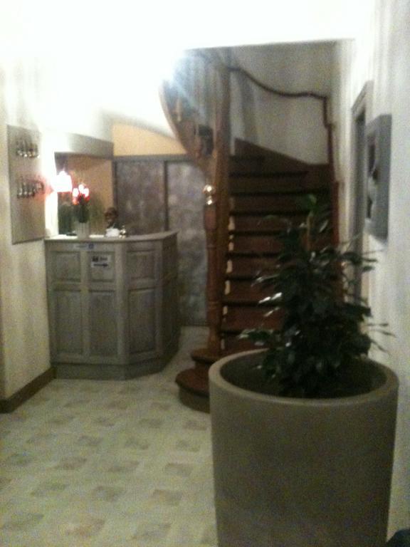 Hotel Ronsin Fresnay-sur-Sarthe Exterior foto